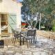 Terrasse coins repas extérieur Villa Parmentile